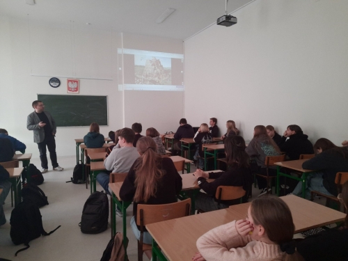 Zajęcia seminaryjne w klasach uniwersyteckich humanistycznych