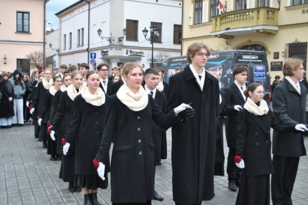 Polonez maturzystów na żywieckim rynku